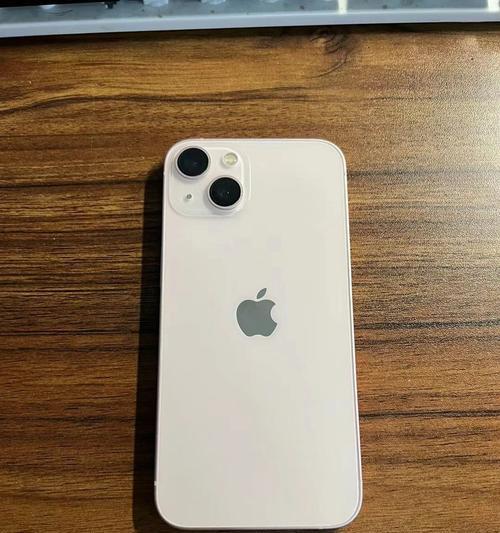 iPhone13美版与国行的区别对比（探究iPhone13美版与国行版本的差异及影响）